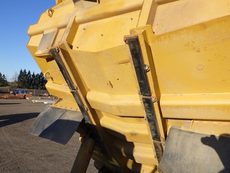 2011-caterpillar-770-image-11