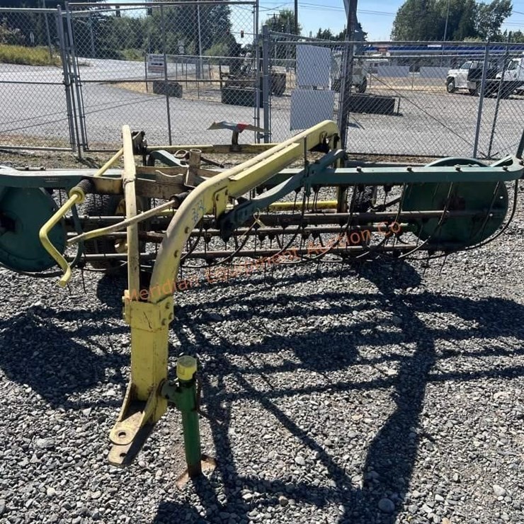 JOHN DEERE 640