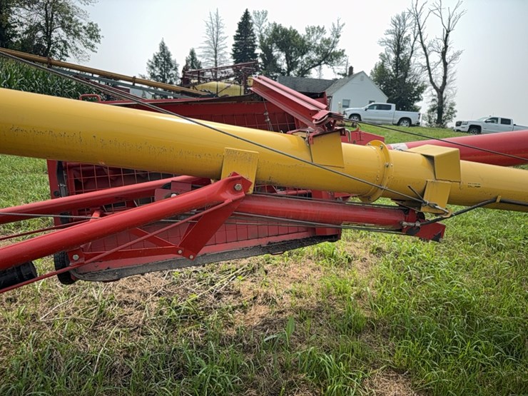westfield-mk100-61-pto-auger-w/-hyd-lift,-swing-hopper,-10”-x-61’-image-6