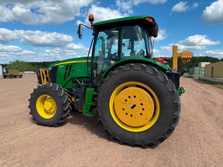 2017-john-deere-6120e-image-3
