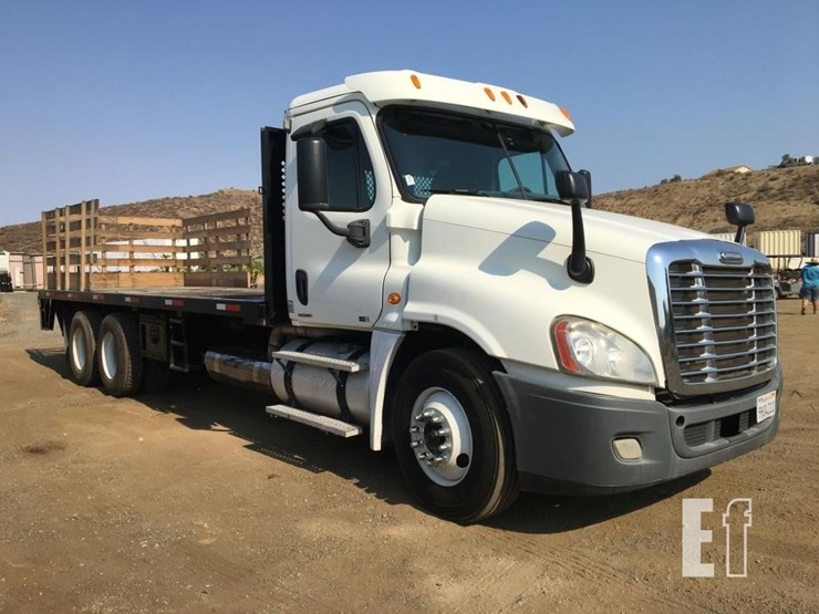 2011-freightliner-cascadia-image-2