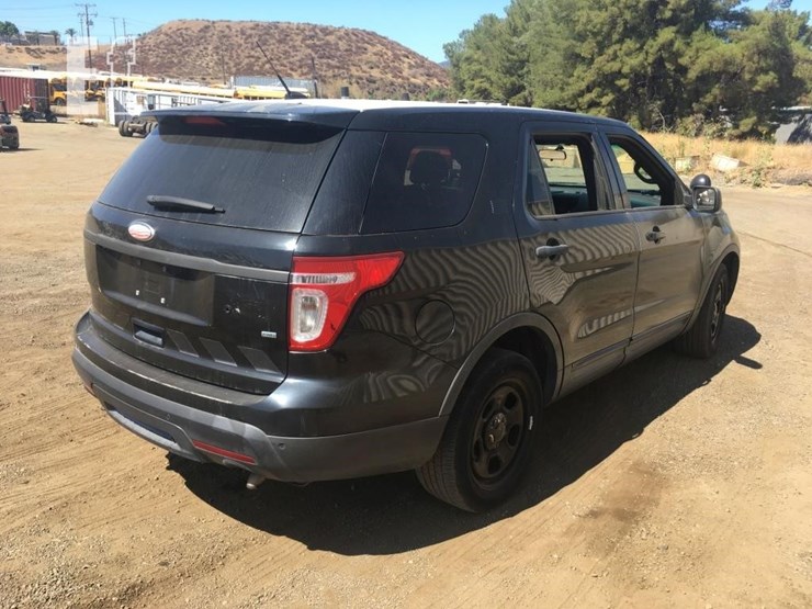 2015-ford-explorer-image-3