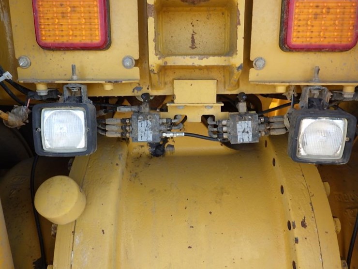 2011-caterpillar-770-image-56