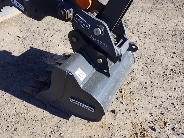 2024-doosan-dx35z-image-8