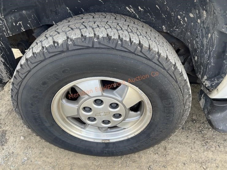 2003-chevrolet-suburban-image-17