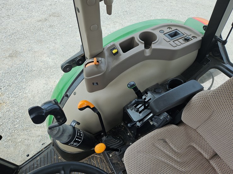 2019-john-deere-5065e-image-18