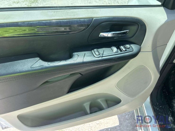 2014-dodge-grand-caravan-se-image-11