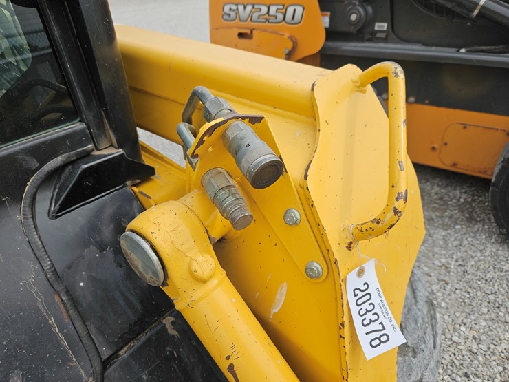 2005-john-deere-320-image-6
