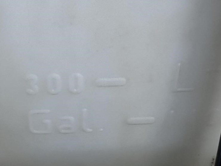 l3---water/fertilizer-tote-image-5