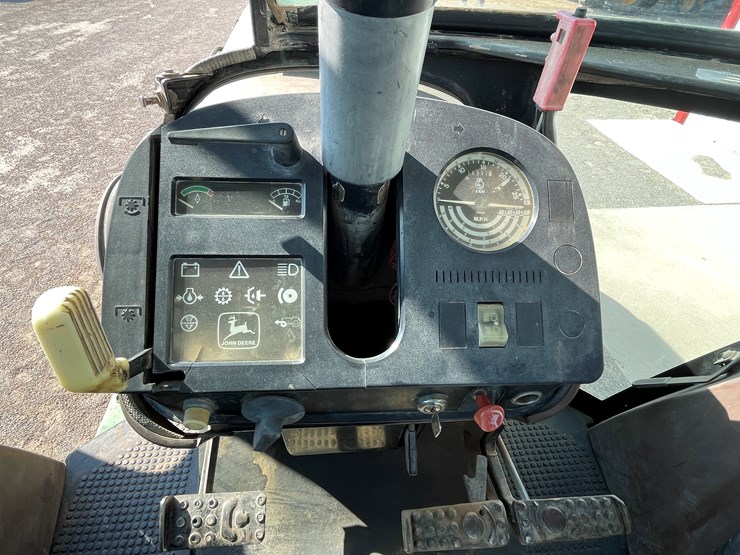 john-deere-3055-image-34