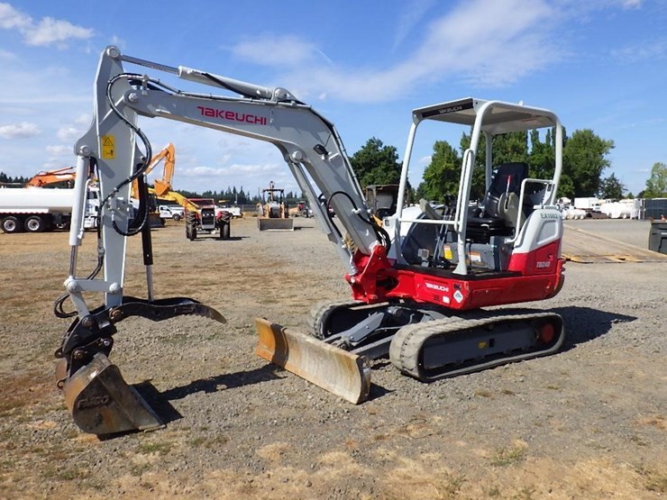 2021-takeuchi-tb240-image-1
