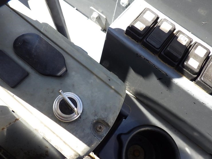 2021-takeuchi-tb240-image-32