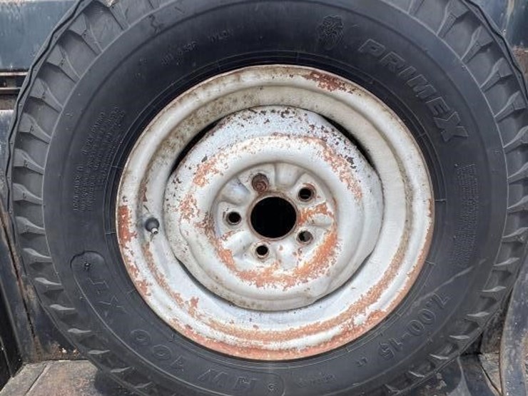 l2---bumper-pull-livestock-trailer-image-10