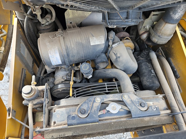 2005-john-deere-320-image-15