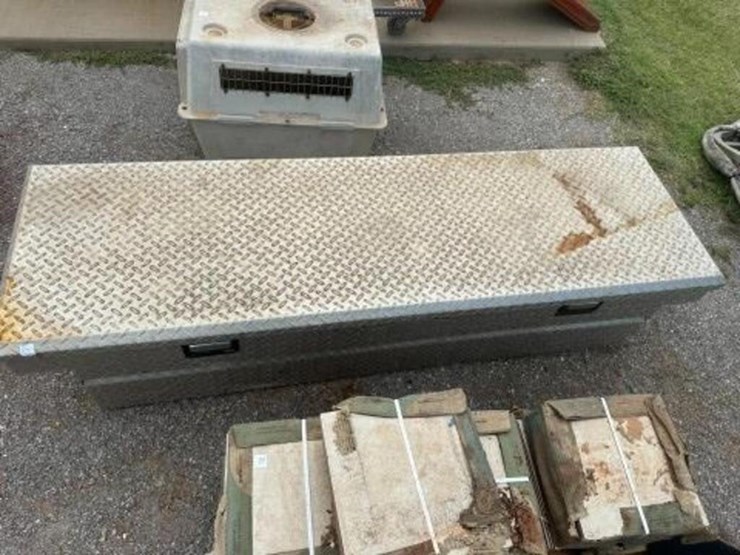 truck-bed-tool-box-69"-length-image-1