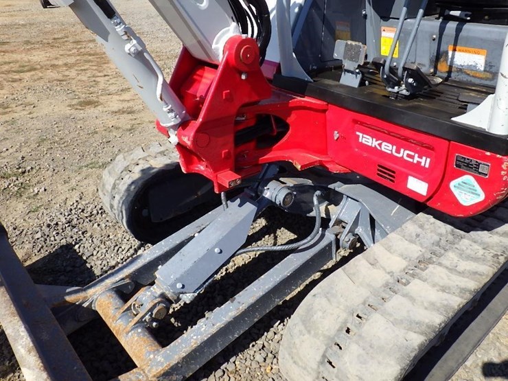 2021-takeuchi-tb240-image-16