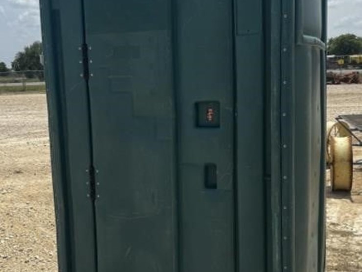 l3---port-a-potty-image-1