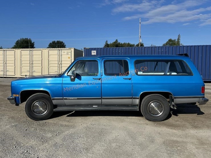 1991-chevrolet-suburban-image-2