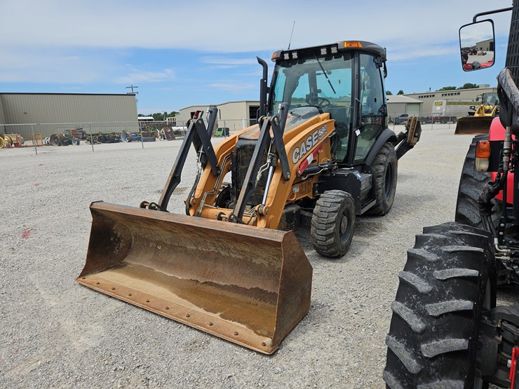 2019-case-580sn-image-26