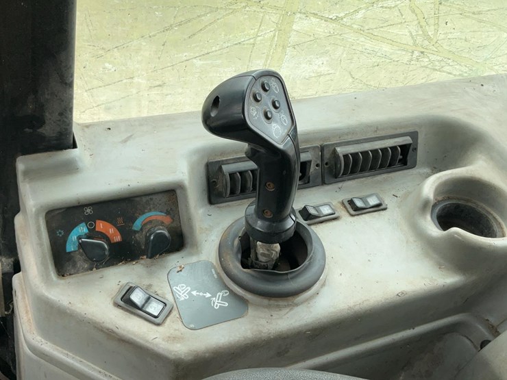 caterpillar-515-image-54