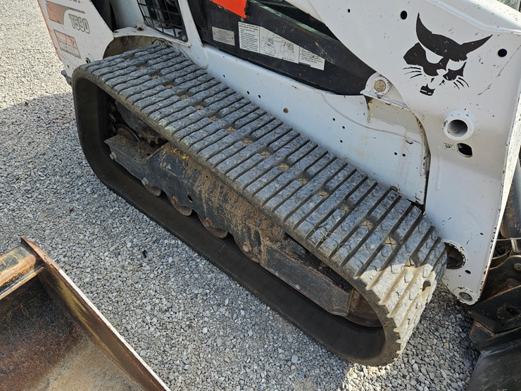 2020-bobcat-t590-image-23