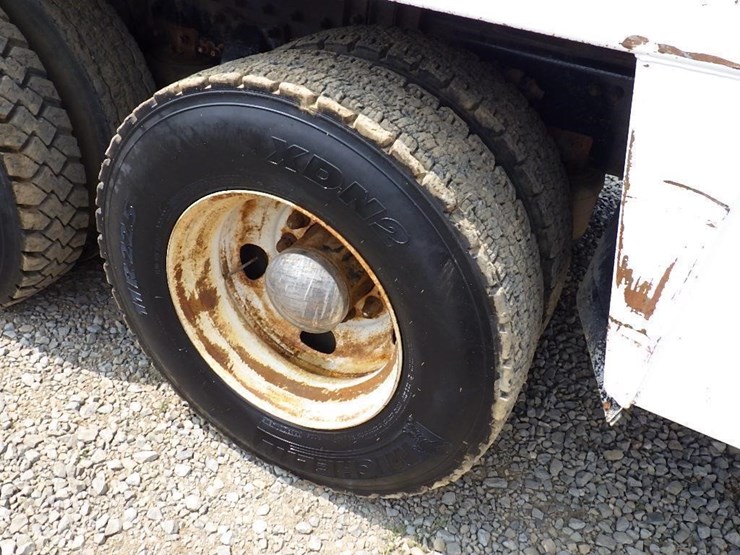 2005-sterling-lt8500-image-50