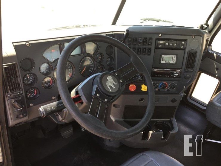 2018-mack-pinnacle-cxu613-image-7