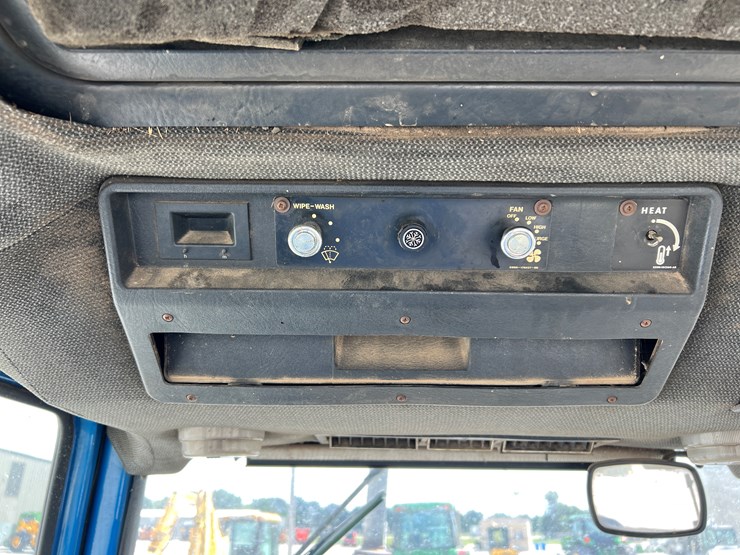 ford-7810-image-13