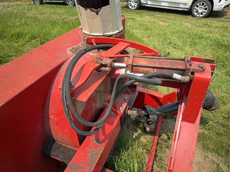 farm-king-8’-double-auger-snowblower,-540-pto,-hyd-spout,-3-pt-image-9