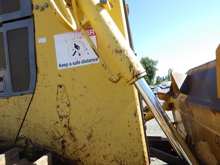 2004-komatsu-d275ax-5-image-22
