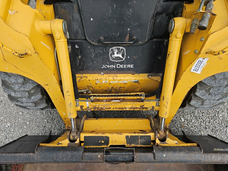 2005-john-deere-320-image-5