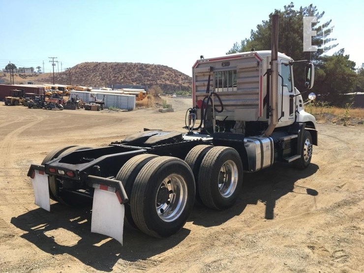 2018-mack-pinnacle-cxu613-image-3