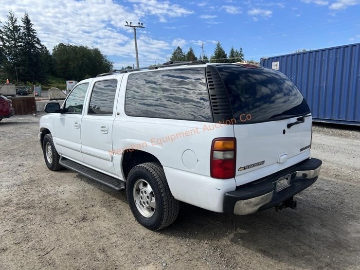 2003-chevrolet-suburban-image-3