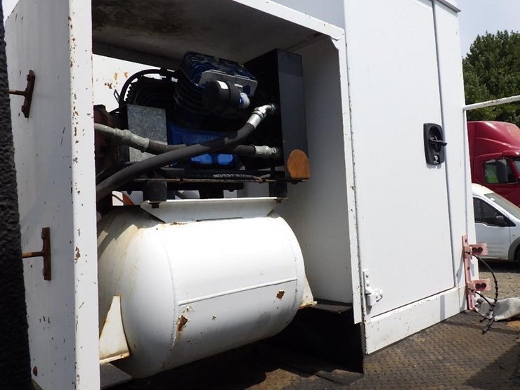 2005-sterling-lt8500-image-14