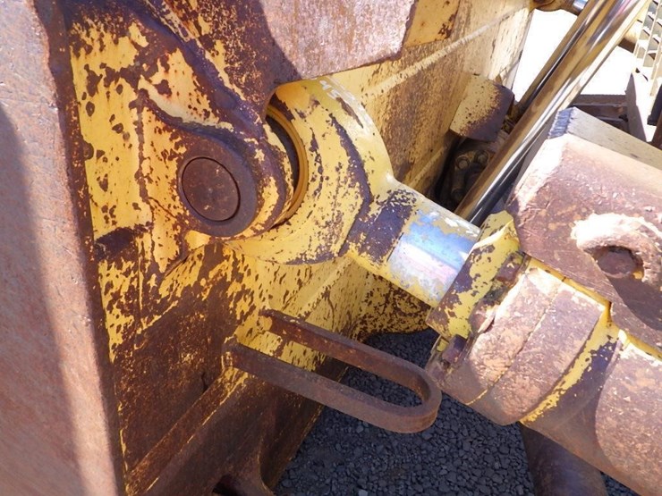 2004-komatsu-d275ax-5-image-11