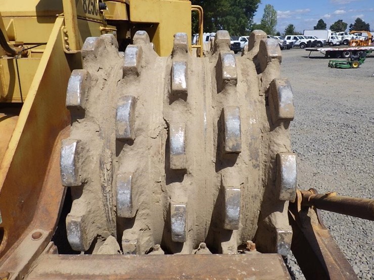 1986-caterpillar-825c-image-52