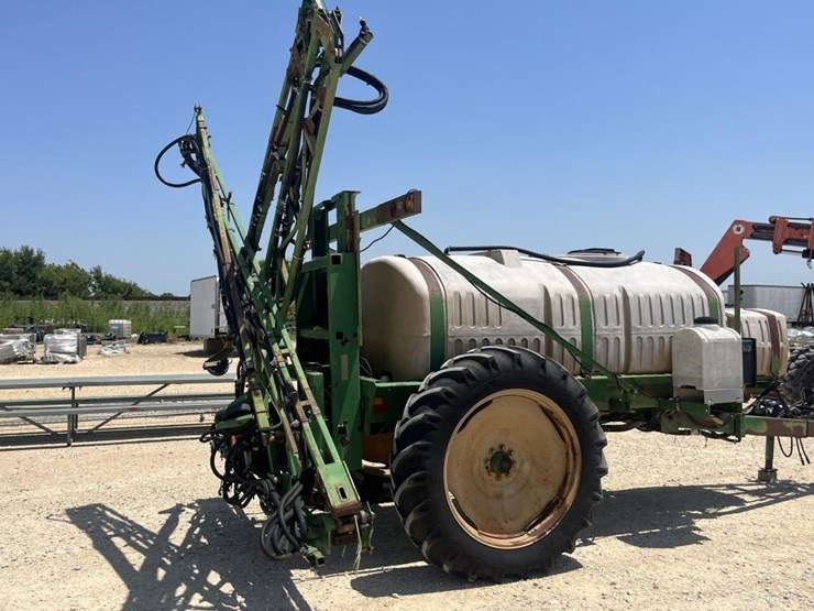 l2--1000-gallon-60'-great-plains-sprayer-image-1
