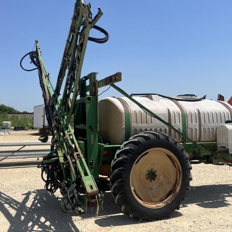 L2- 1000 Gallon 60' Great Plains Sprayer