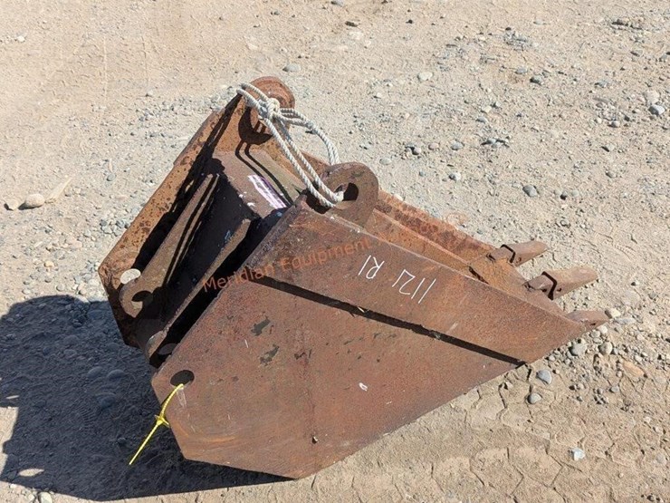 14"-backhoe-digging-bucket-image-3