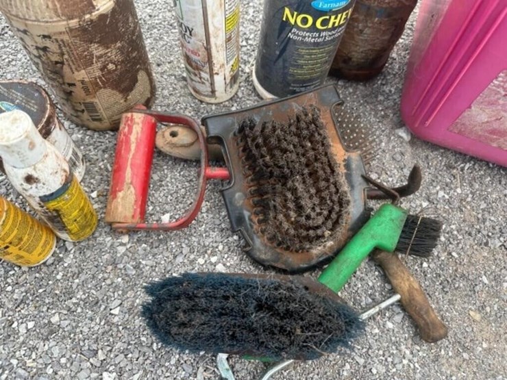 2-pannel-feeders-&-horse-supplies-image-4