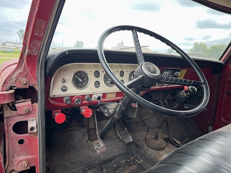 1971-ford-600-image-9