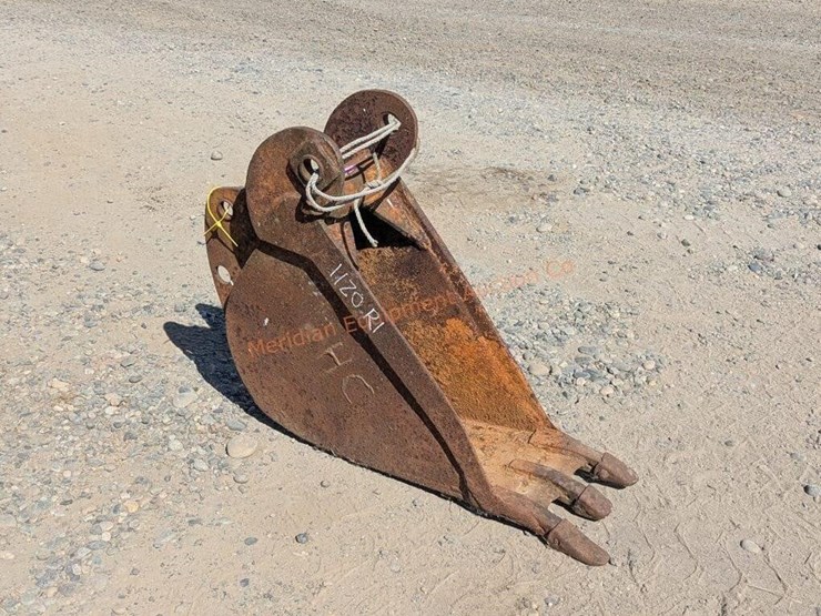 12"-backhoe-digging-bucket-image-5