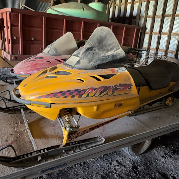 Skidoo MXZ 440 Snowmobile w/ 2,268 Miles, Trailer Sold Seperate