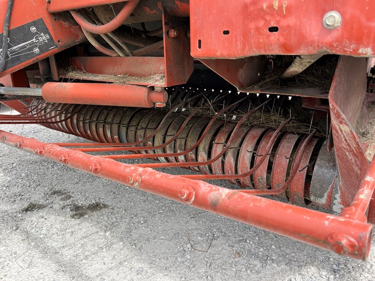 hesston-956-image-3