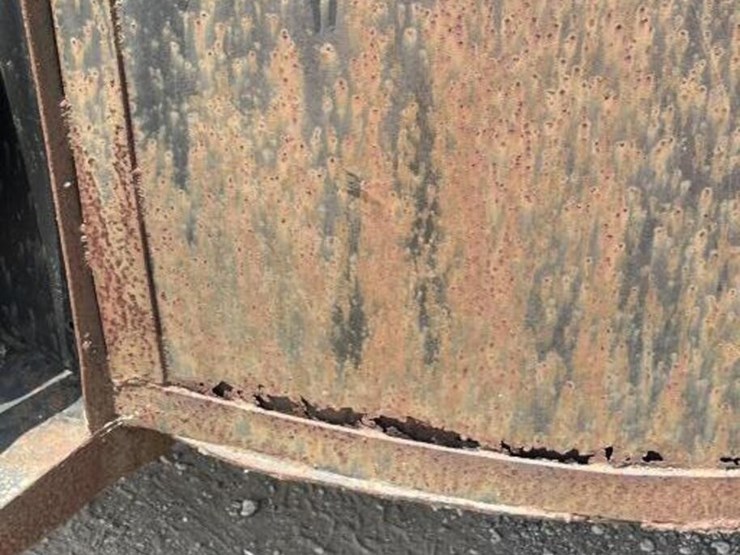 l2---bumper-pull-livestock-trailer-image-12