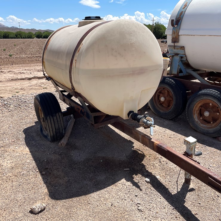 #9135 • 300-Gallon Fertilizer Tank