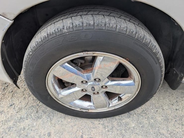 2010-ford-escape-image-36