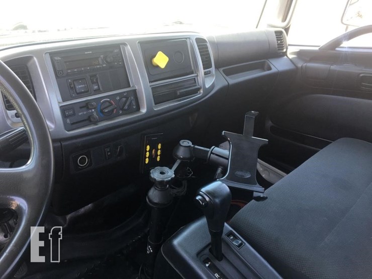 2018-hino-268a-image-7
