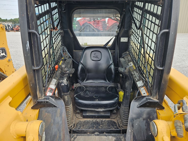2005-john-deere-320-image-7