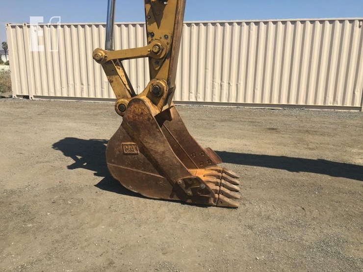 2019-caterpillar-320-image-8